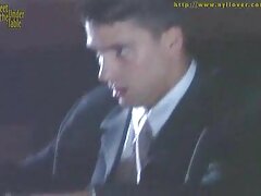 La matrigna depressa ha bisogno delle mani rilassanti del suo anziane pelose figliastro